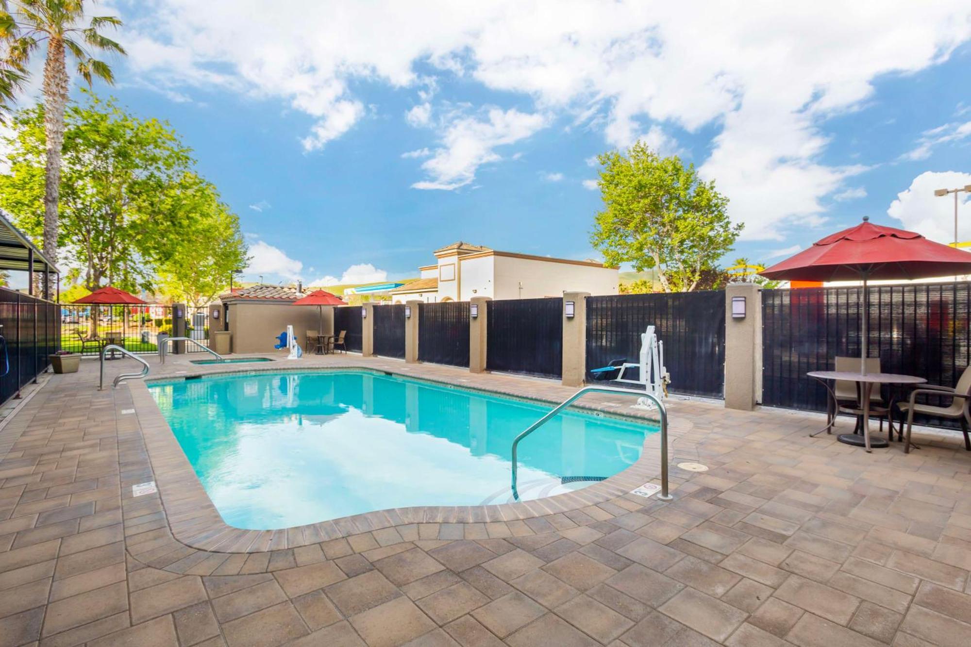 Best Western Plus Villa Del Lago Inn Patterson Eksteriør billede